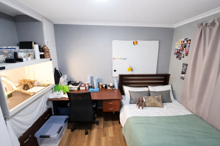 5 Bedroom Property for Sale in Bothasig Western Cape